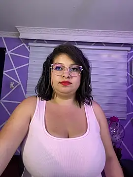 MiiaaJoness live cam on StripChat
