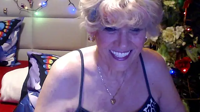 HappyWomanOn webcam