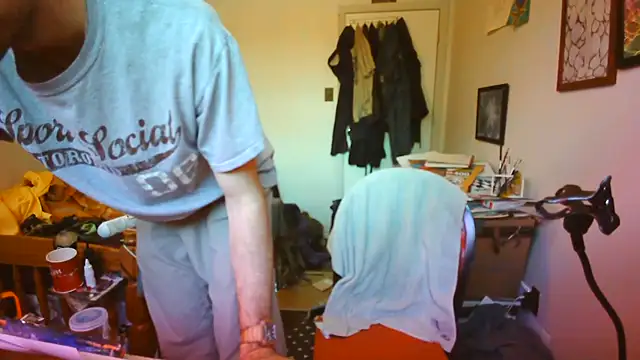 JohnnyMoves webcam