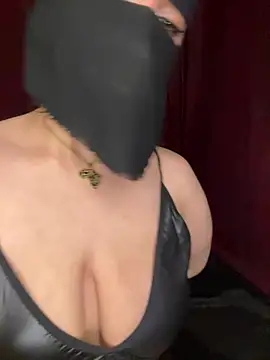 RooVaaN-Xx live cam on StripChat