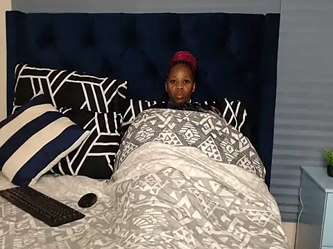 QUEENMANDYY webcam