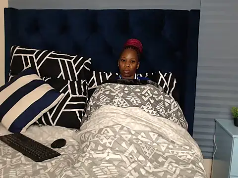 QUEENMANDYY webcam