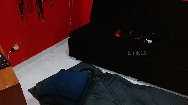 Emily_Slave28 webcam