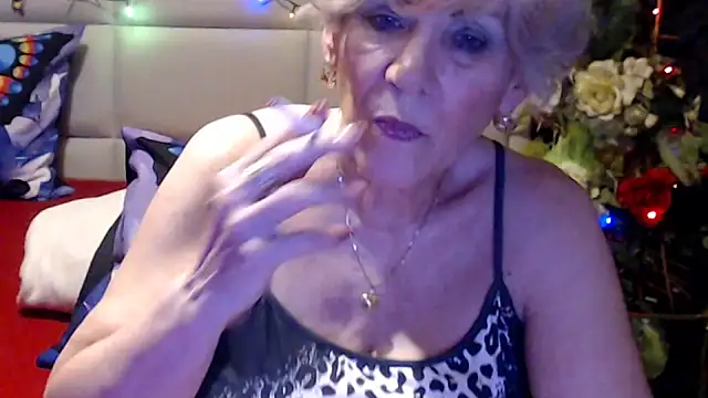 HappyWomanOn webcam