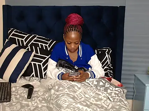 QUEENMANDYY webcam