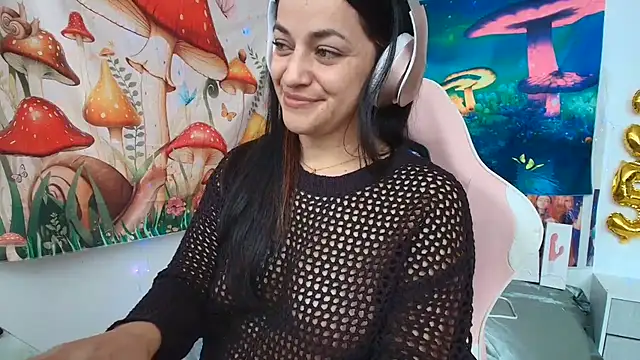LovelyAzucena live cam on StripChat