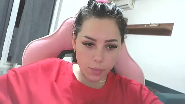 LovelyJulliette webcam