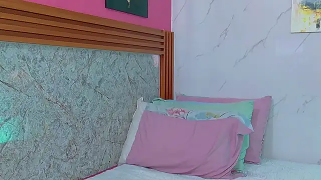 littlee_emilyy_ webcam