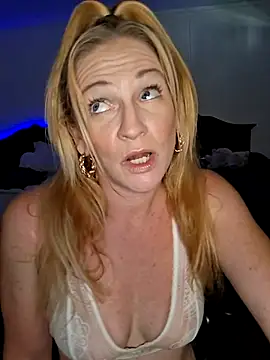 Goldenndoll webcam