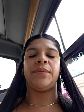 Layla-daring webcam