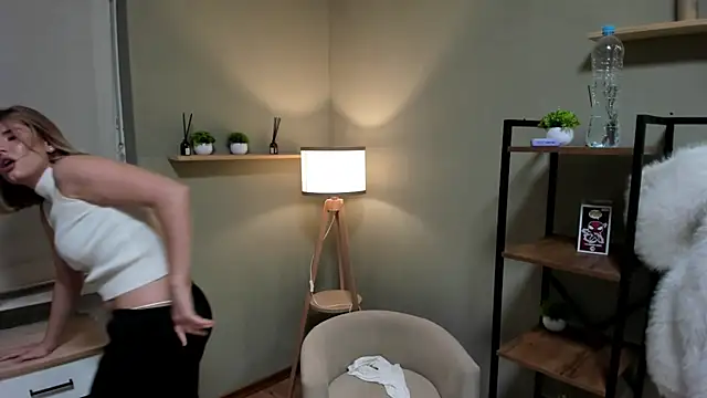 BossyPeach webcam