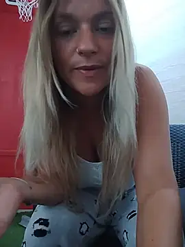 NinaHola webcam
