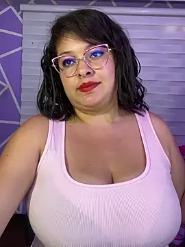 MiiaaJoness webcam