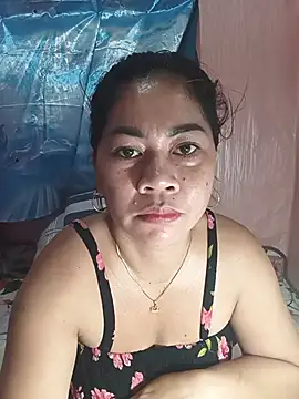sweetchubbymommy_02 - SweetChubbyMommy_02's free webcam