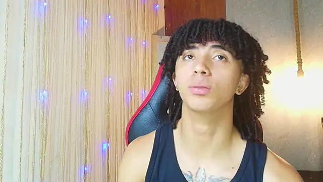 kim_curlyy webcam