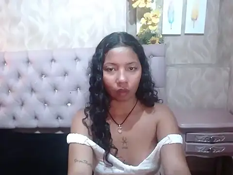 MilaHunterX webcam
