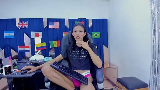 Aisha_hotts777 webcam