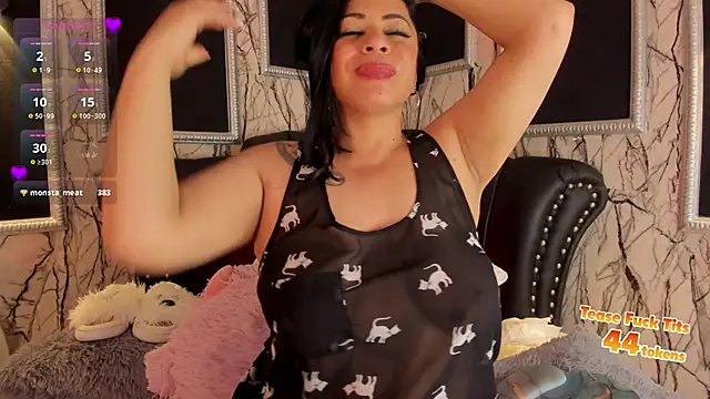 adelinemoretti live cam on StripChat