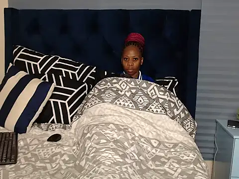 QUEENMANDYY webcam