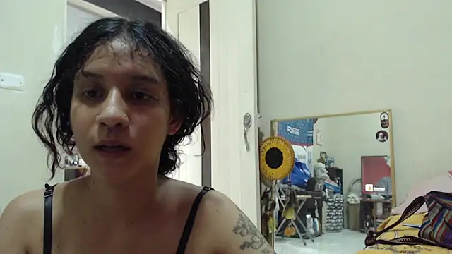 AlinaWoolf_ webcam