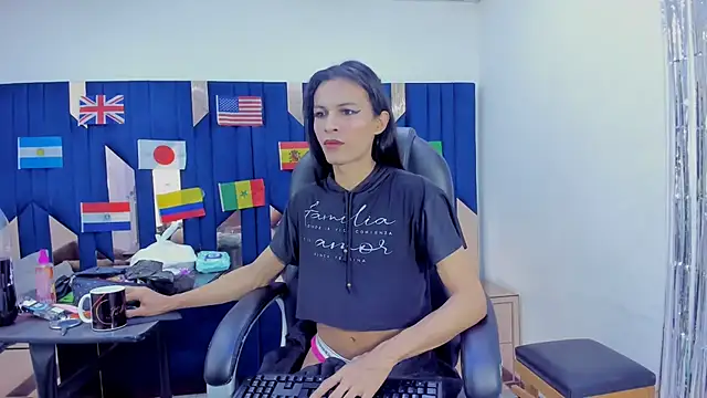Aisha_hotts777 webcam