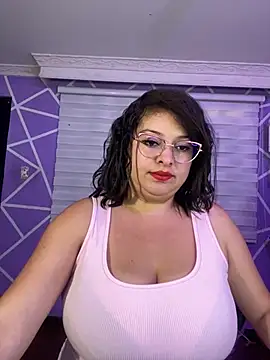 MiiaaJoness webcam