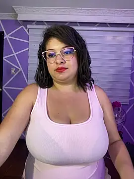 MiiaaJoness webcam