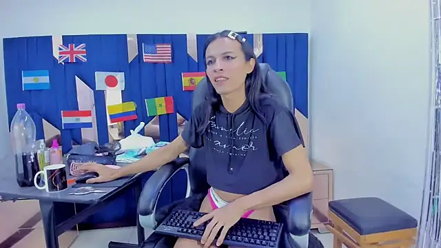 Aisha_hotts777 webcam