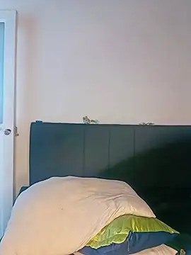 hotwife26 live cam on StripChat