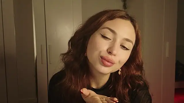 eliana_fox (F young) - Lips tease