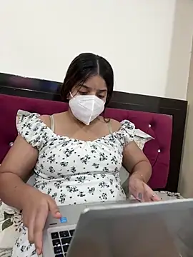 yourmoni001 webcam