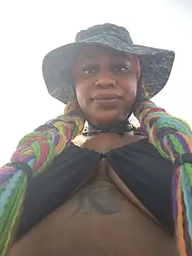 AmazonianMistress webcam