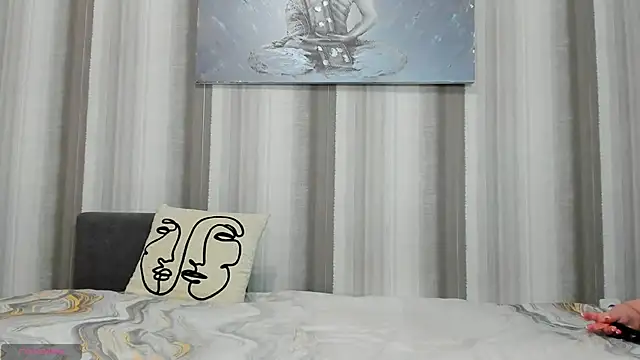 CurlyMaddie webcam