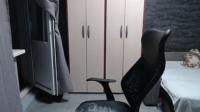 arthur___king (M twink) - Stand up and show body
