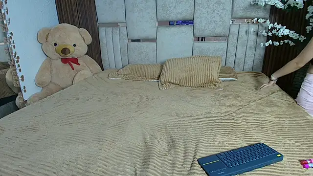 Bella__dim webcam
