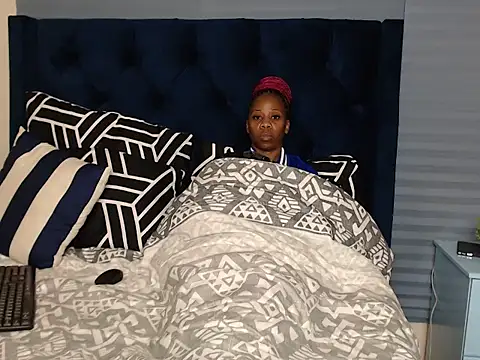 QUEENMANDYY webcam
