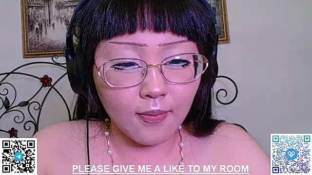 pikpikpikachu live cam on StripChat
