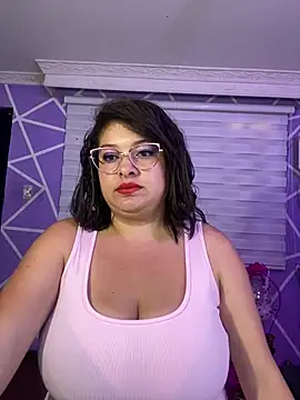 MiiaaJoness webcam