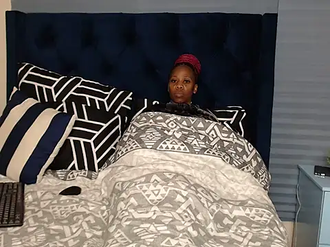 QUEENMANDYY webcam