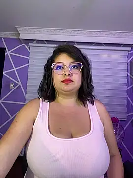 MiiaaJoness webcam