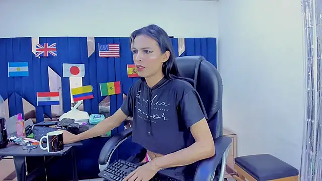 Aisha_hotts777 webcam