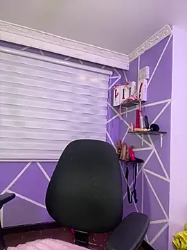 MiiaaJoness webcam