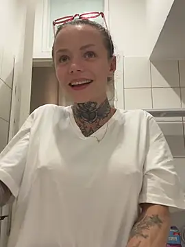 SkinnyLilly webcam