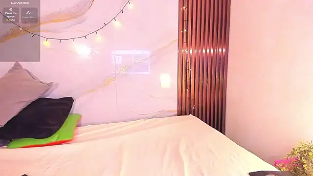 SaraApril_1 webcam