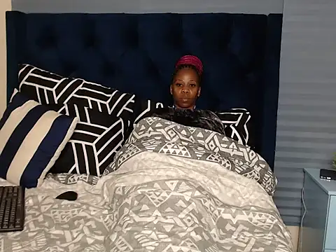 QUEENMANDYY webcam