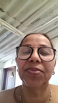 Ladymilf12 webcam