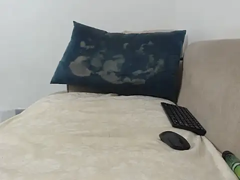 Pettite_essy webcam