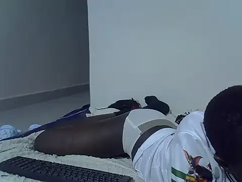 milky_gal_ebony webcam