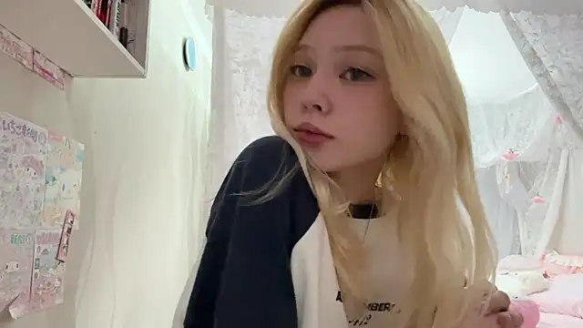 LinaFloww webcam