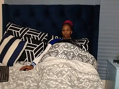 QUEENMANDYY webcam